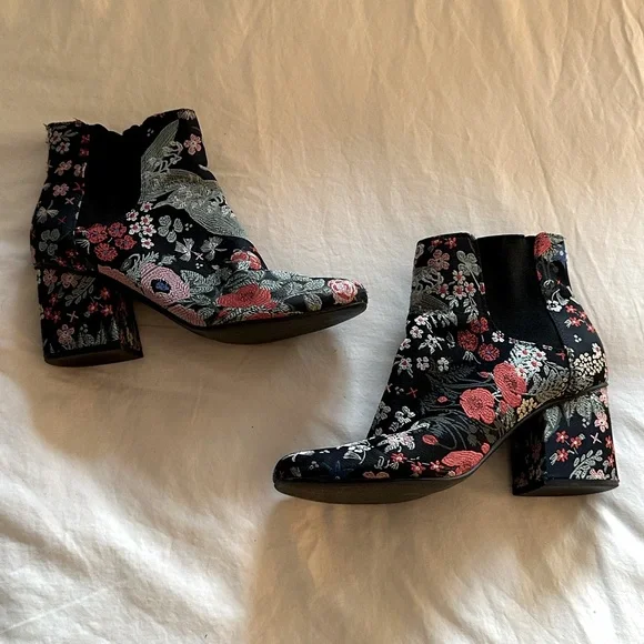 Floral Embroidered Ankle Boots Size 8 - Picture 1 of 6